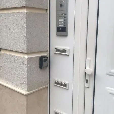Apartment Dara House *